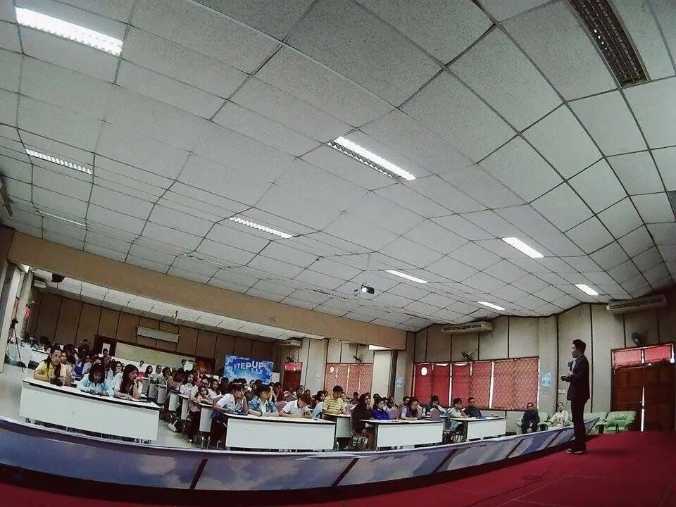 การบรรยายในห้องเรียนขนาดใหญ่